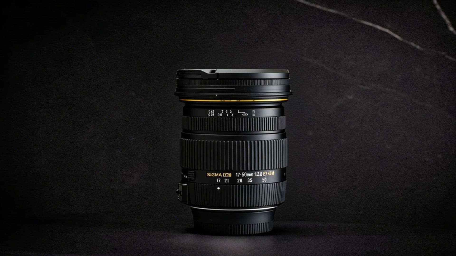 Nikon 17-50mm f/2.8 EX DC OS HSM